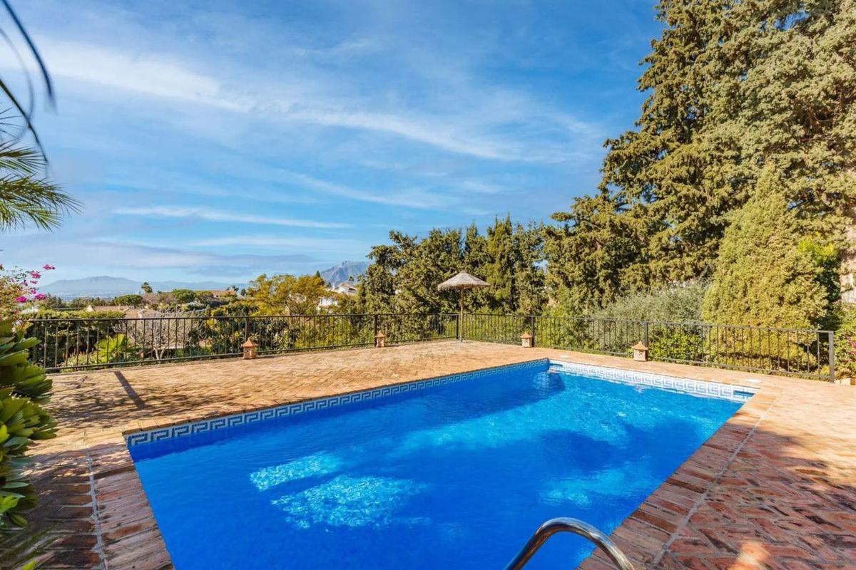 Sprzedaż niezależnego domku jednorodzinnego w Avenida del Rosario s/n, Marbella photo 4