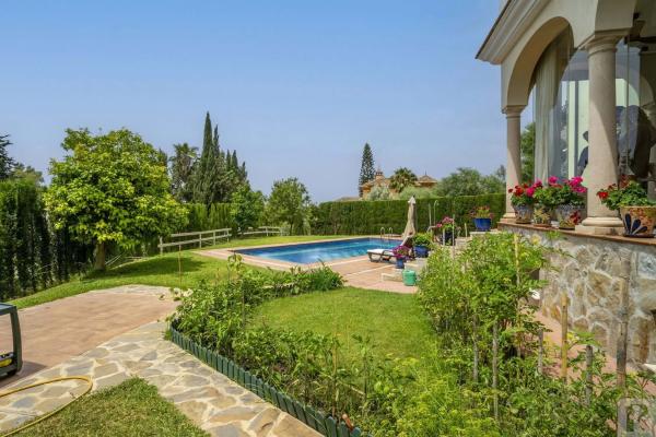 Piso en venta en Barrio El Rosario-Ricmar, Marbella
photo 1