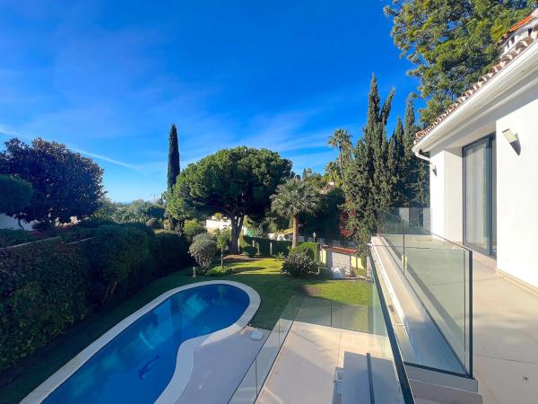 Independent chalet for sale in Avenida del Rosario, 266, Marbella
photo 1