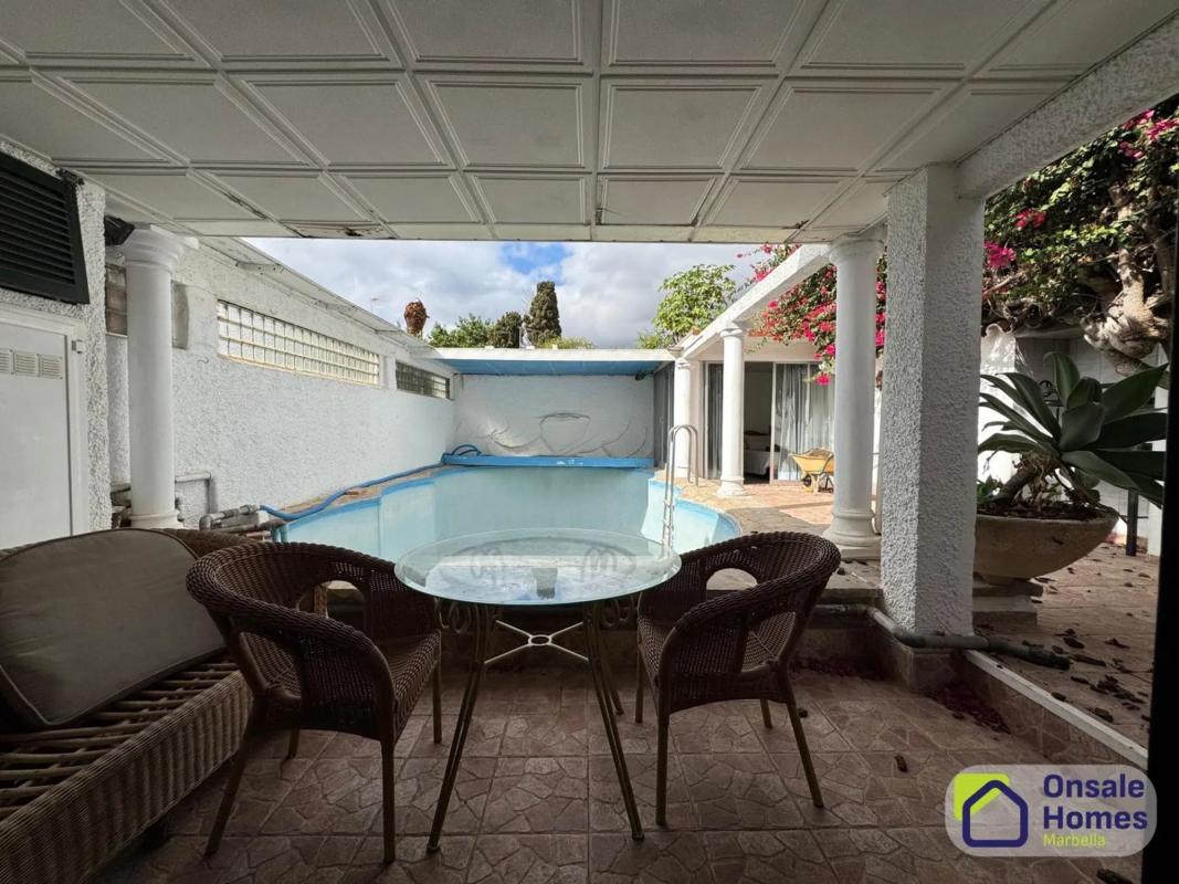 Sprzedaż niezależnego domku jednorodzinnego w Barrio El Rosario-Ricmar, Marbella photo 1