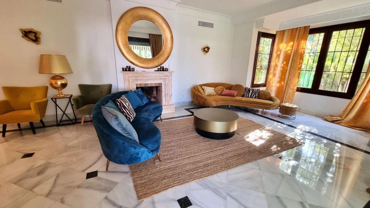 Venta de chalet independiente en C./ Narciso, Marbella
 photo 3