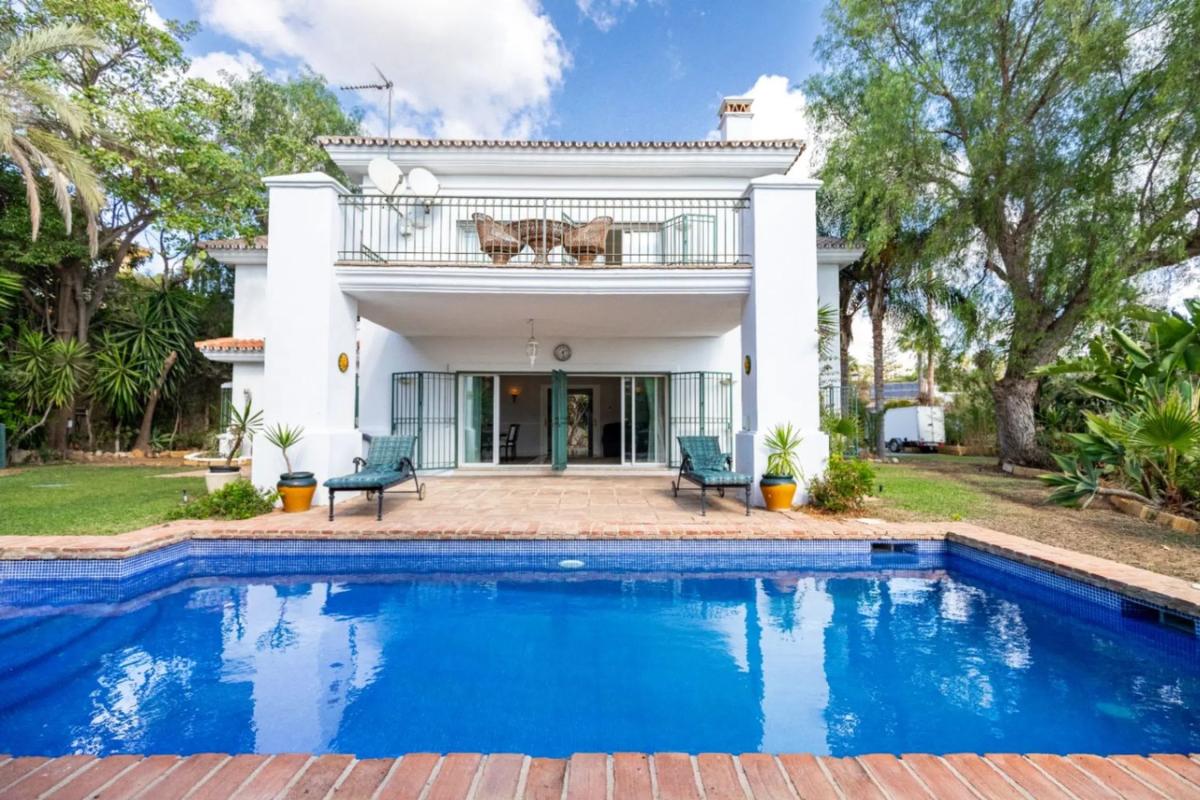 Продажа отдельного шале в Calle Geraneos los, 67, Марбелла photo 2