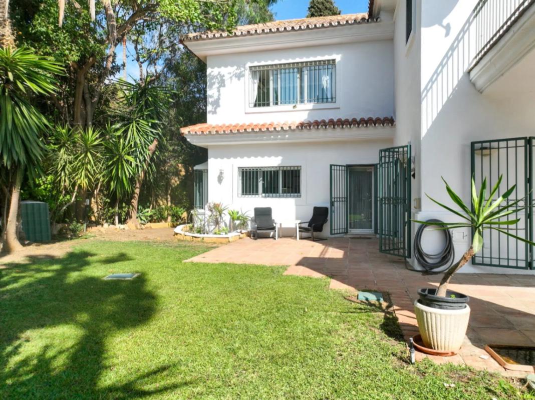 Продажа отдельного шале в Calle Geraneos los, 67, Марбелла photo 3