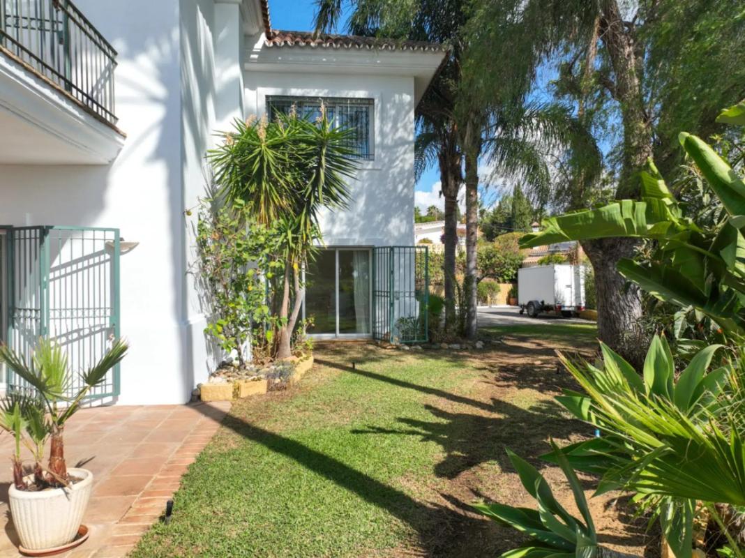 Продажа отдельного шале в Calle Geraneos los, 67, Марбелла photo 4
