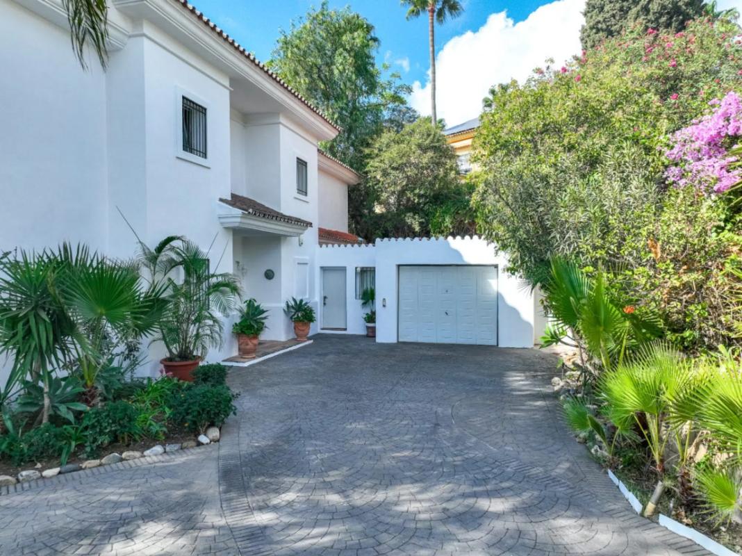 Продажа отдельного шале в Calle Geraneos los, 67, Марбелла photo 5