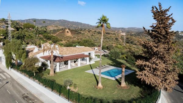 Independent chalet for sale in AV LOS PINOS-EL ROSARIO, 66, Marbella
thumbnail 1