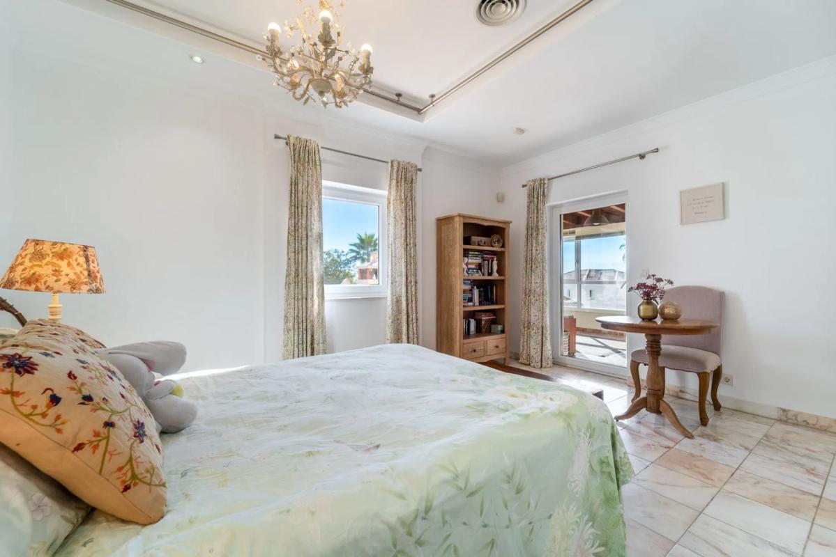 Venta de chalet independiente en Barrio El Rosario-Ricmar, Marbella
photo 1