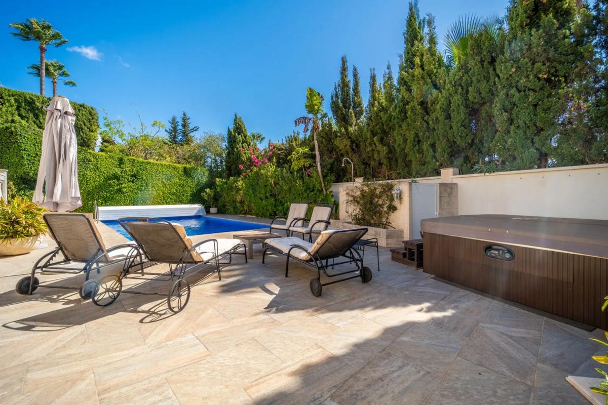 Venta de chalet independiente en Barrio El Rosario-Ricmar, Marbella
photo 3