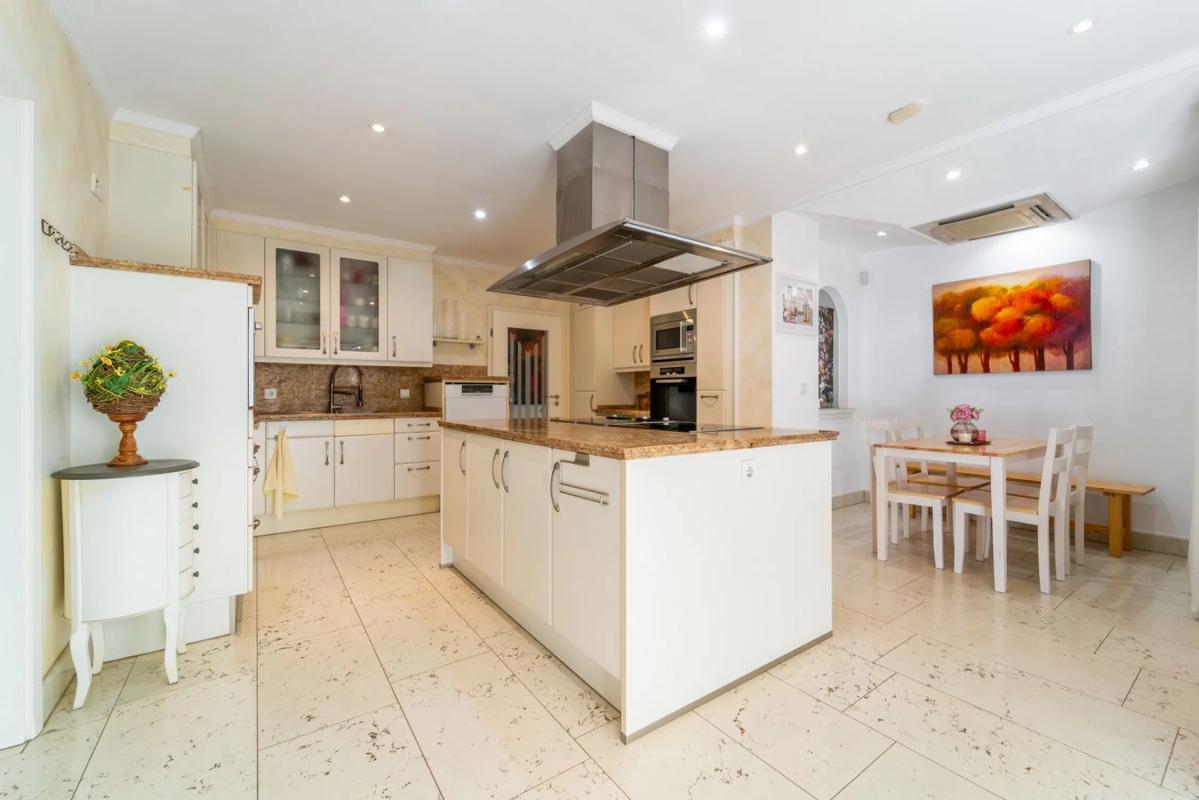 Venta de chalet independiente en Barrio El Rosario-Ricmar, Marbella
photo 4
