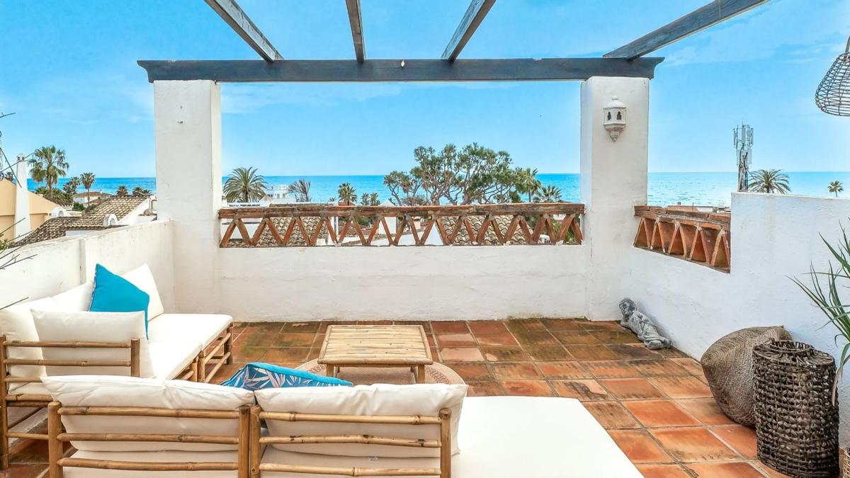 Venta de chalet adosado en  Calle berlin , Marbella photo 2