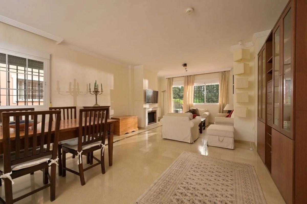 Sprzedaż niezależnego domku jednorodzinnego w  Barrio El Rosario-Ricmar, Marbella photo 4