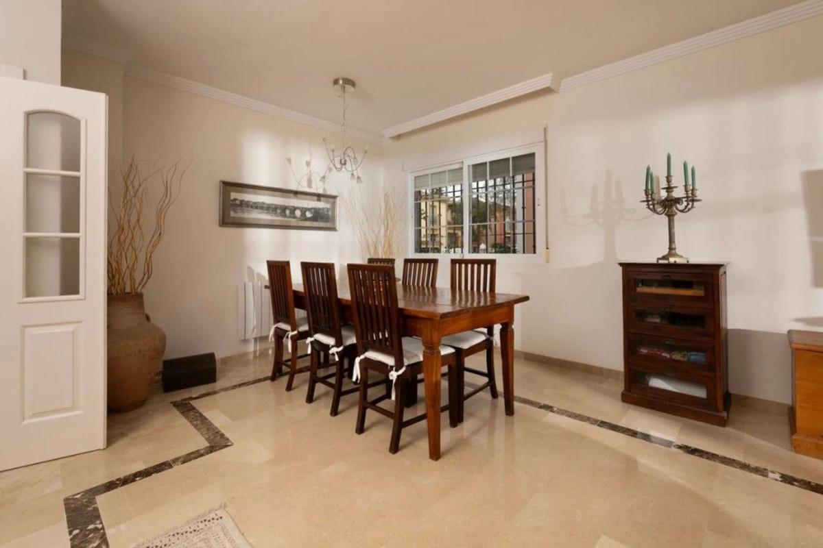 Sprzedaż niezależnego domku jednorodzinnego w  Barrio El Rosario-Ricmar, Marbella photo 5