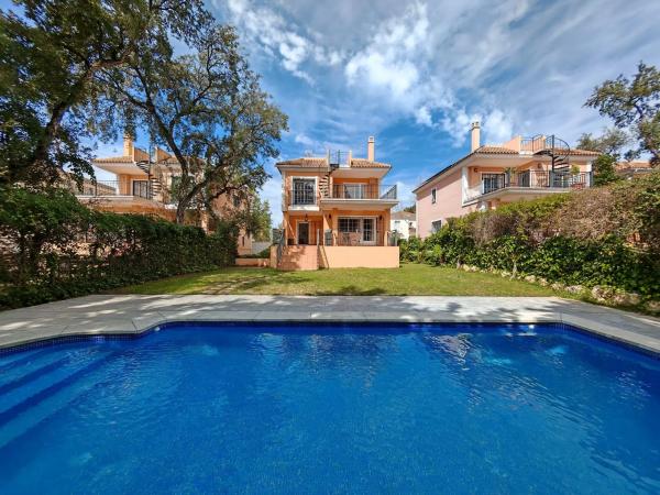Independent chalet for sale in Calle San Manuel s/n, Marbella
photo 1