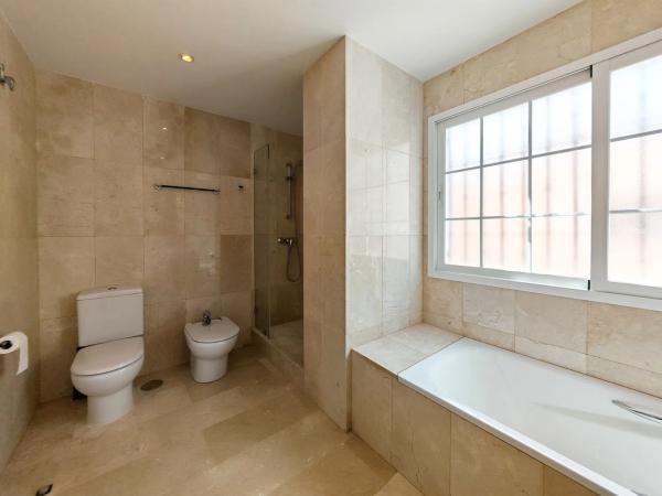 Independent chalet for sale in Calle San Manuel s/n, Marbella
thumbnail 1