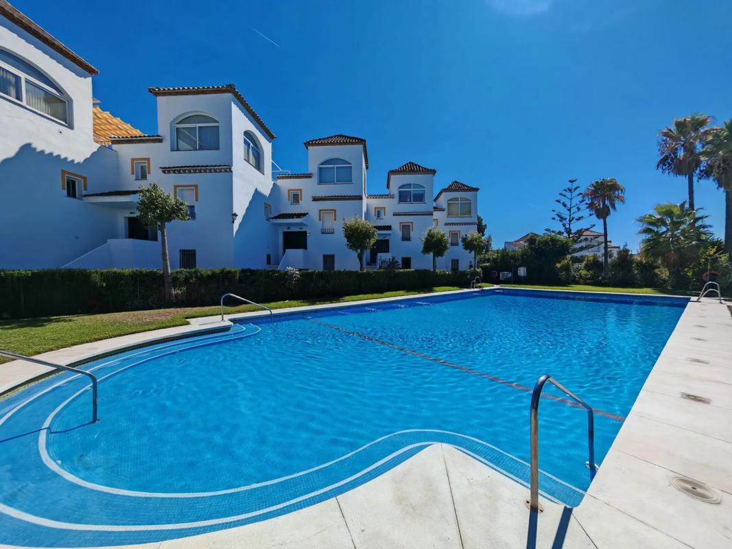 Venta de duplex en Barrio Costabella, Marbella photo 1