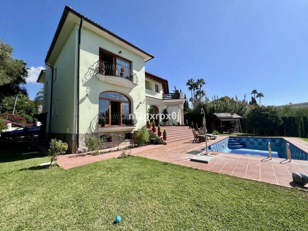 Venta de chalet independiente en Calle los Claveles, Marbella
 photo 4