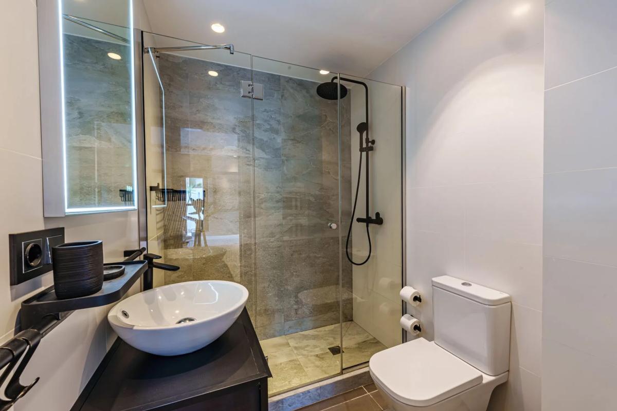Sprzedaż niezależnego domku jednorodzinnego w  Calle las Granadas, 338 b, Marbella photo 4