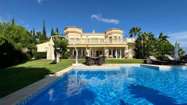 Independent chalet for sale in Barrio El Rosario-Ricmar, Marbella
photo 1