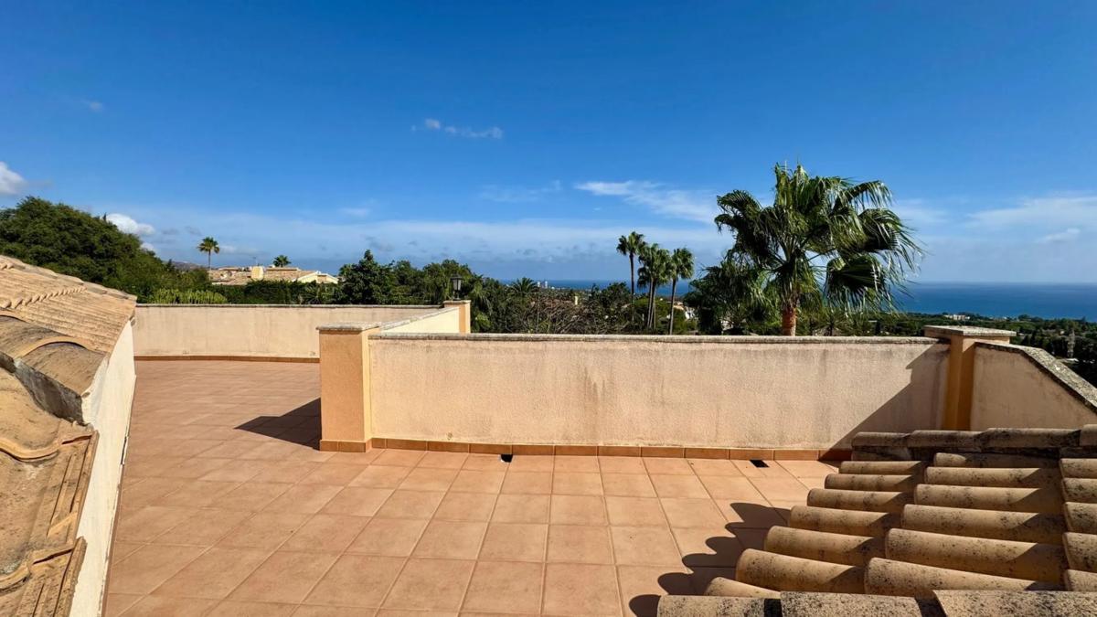 Sprzedaż niezależnego domku jednorodzinnego w  Barrio El Rosario-Ricmar, Marbella photo 2