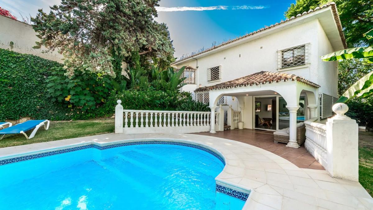 Venta de chalet independiente en Urbanización el Rosario, Marbella
photo 1