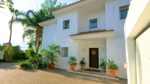 Independent chalet for sale in Barrio El Rosario-Ricmar, Marbella
photo 1