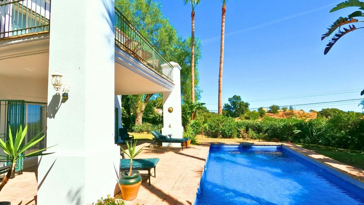 Sprzedaż niezależnego domku jednorodzinnego w  Barrio El Rosario-Ricmar, Marbella photo 2