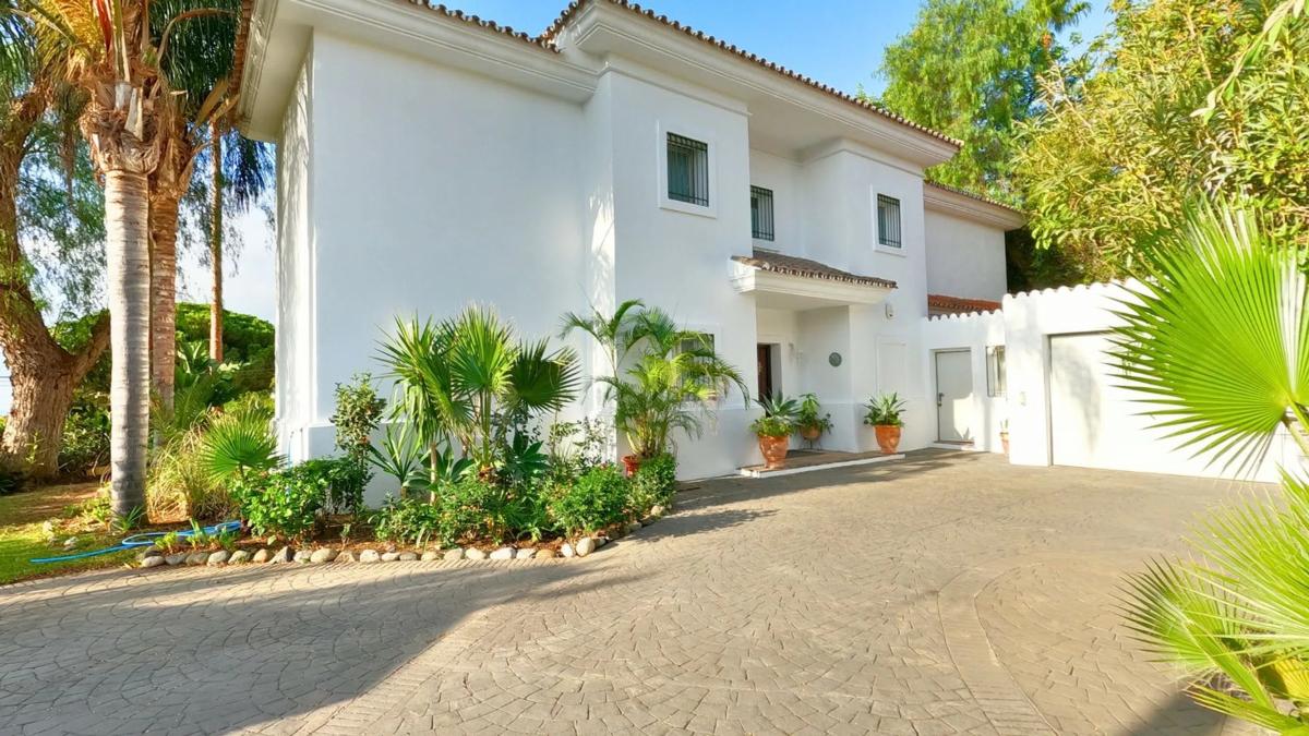 Sprzedaż niezależnego domku jednorodzinnego w  Barrio El Rosario-Ricmar, Marbella photo 4