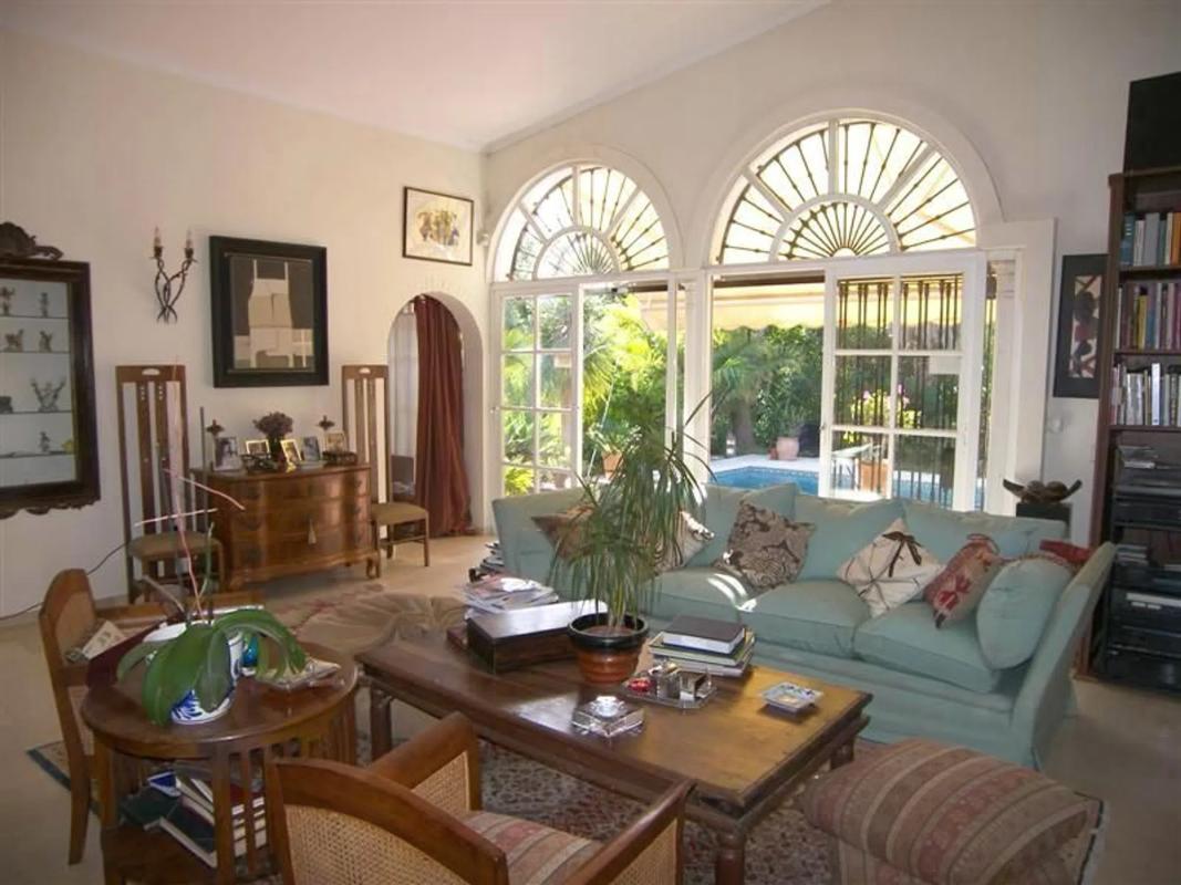 Sprzedaż niezależnego domku jednorodzinnego w  Avenida los Pinos, Marbella photo 4