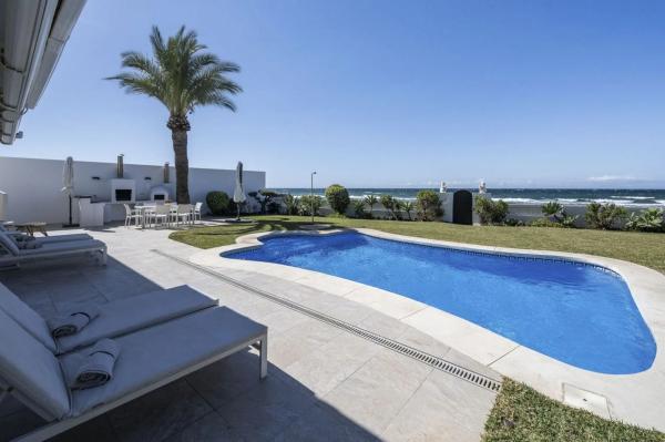 Independent chalet for sale in Avenida Vistamar s/n, Marbella
thumbnail 1