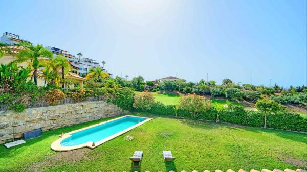 Independent chalet for sale in Lugar Urbanizacion Santa Clara Golf, Marbella
photo 1