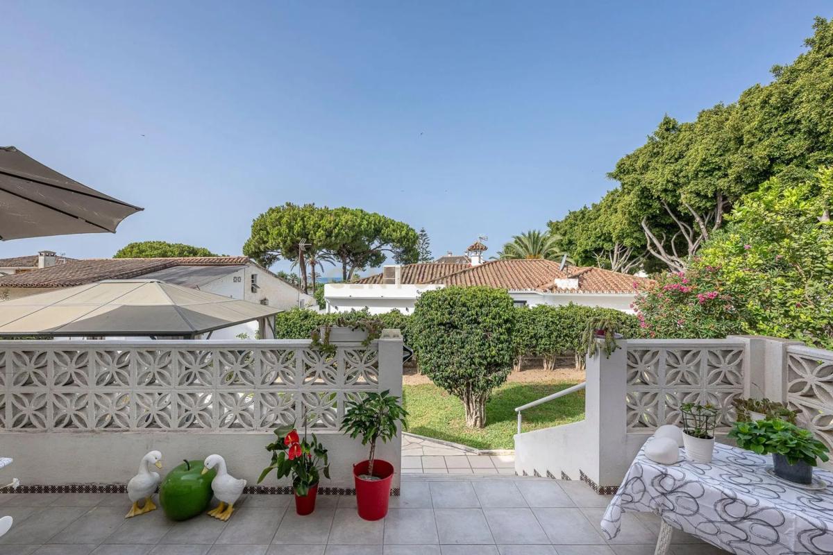 Sprzedaż niezależnego domku jednorodzinnego w  Urbanización Costabella, Marbella photo 2