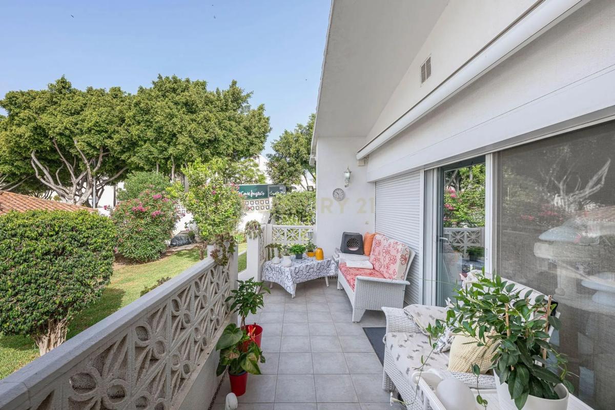 Sprzedaż niezależnego domku jednorodzinnego w  Urbanización Costabella, Marbella photo 4