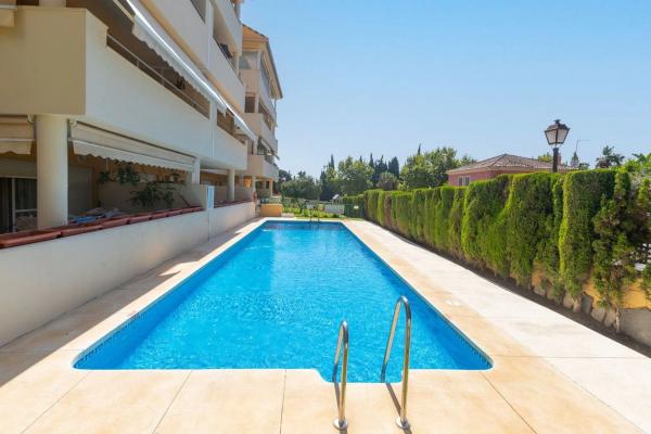 Piso en venta en Barrio El Rosario-Ricmar, Marbella
photo 1