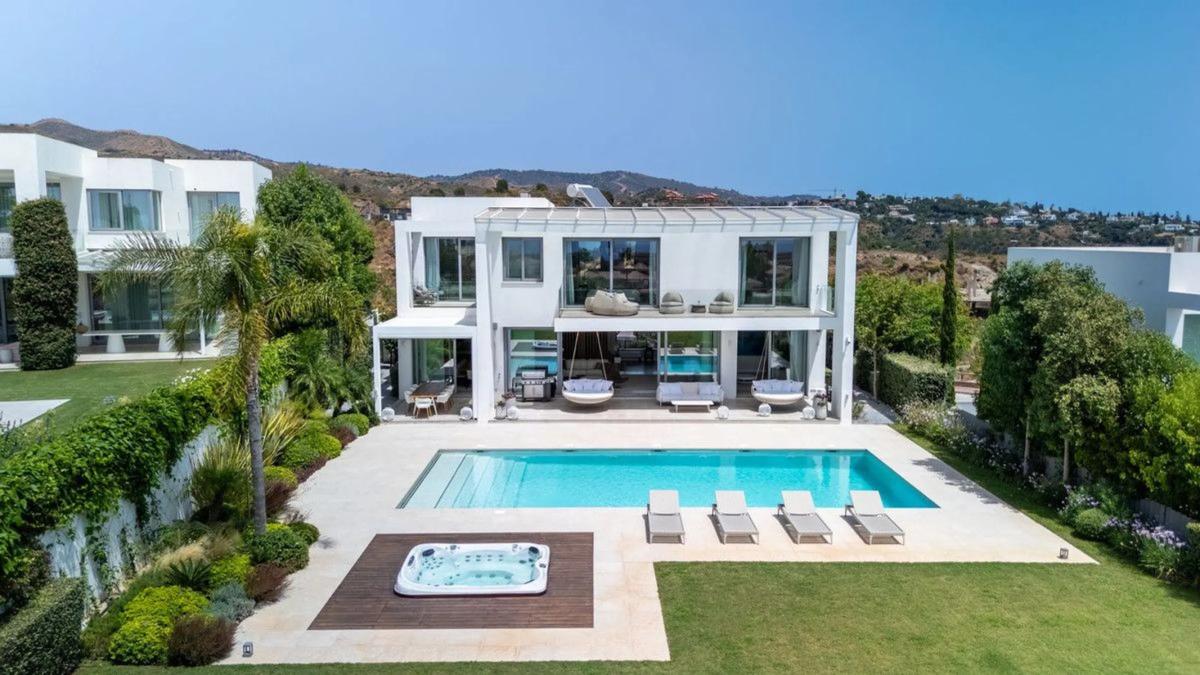 Sprzedaż niezależnego domku jednorodzinnego w  Calle Sand, Marbella photo 2
