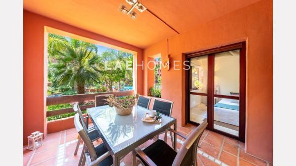 Piso en venta en Barrio Las Chapas-Alicate Playa, Marbella
photo 1