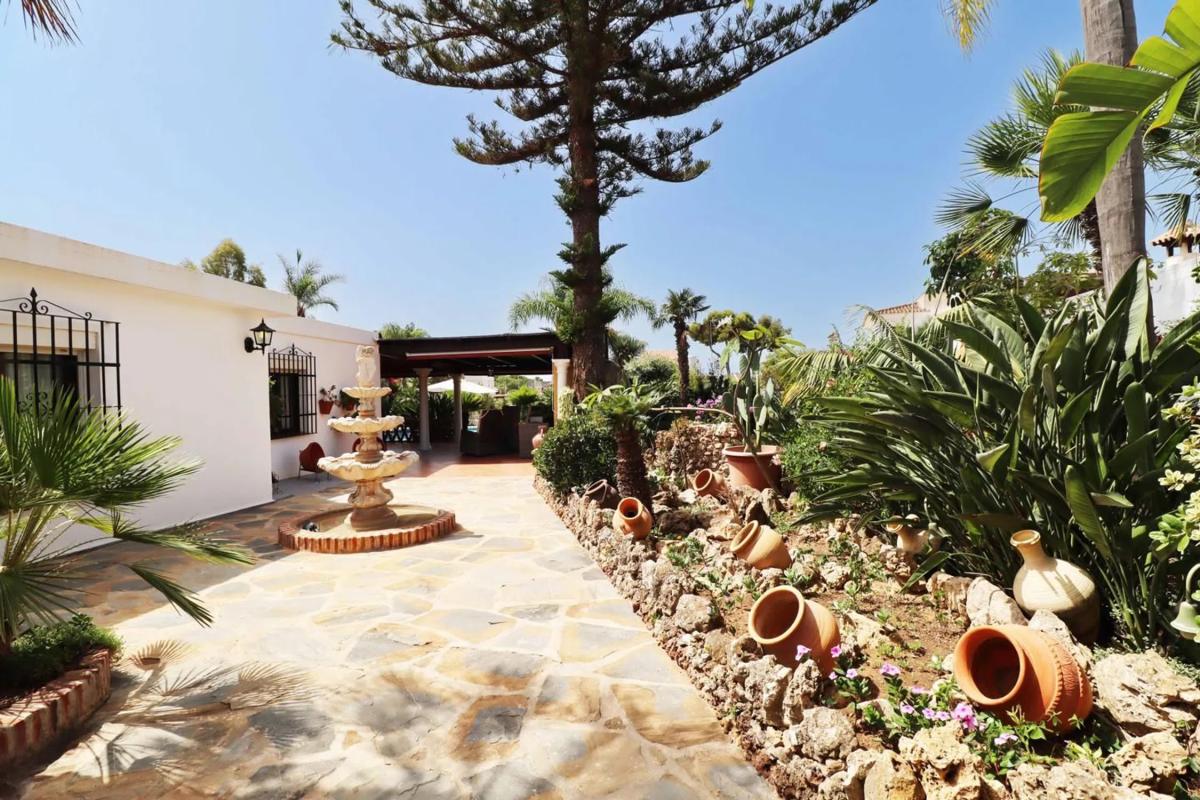 Sprzedaż niezależnego domku jednorodzinnego w  Camino de los Madereros, Marbella photo 2
