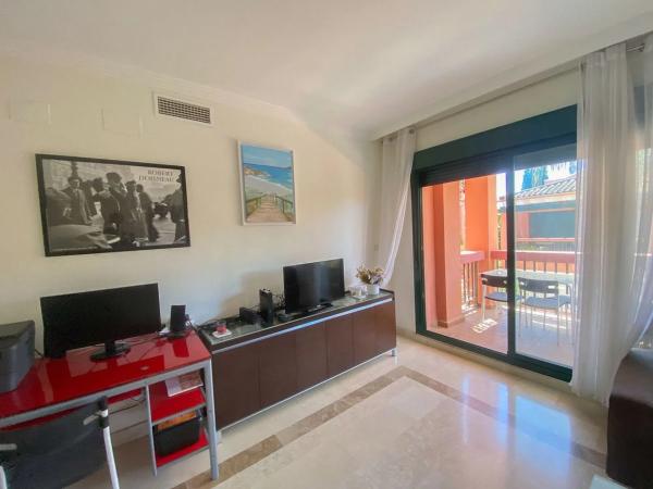 Piso en venta en Barrio Las Chapas-Alicate Playa, Marbella
photo 1