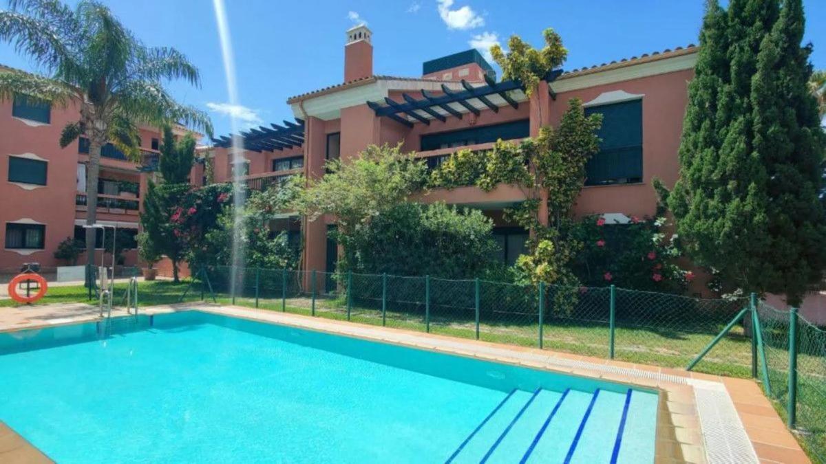 Venta de piso en Barrio Las Chapas-Alicate Playa, Marbella
 photo 2