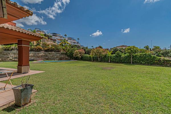 Chalet wolnostojący na sprzedaż w Calle Sand, Marbella photo 1