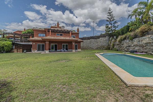 Chalet wolnostojący na sprzedaż w  Calle Birdie, Marbella photo 4
