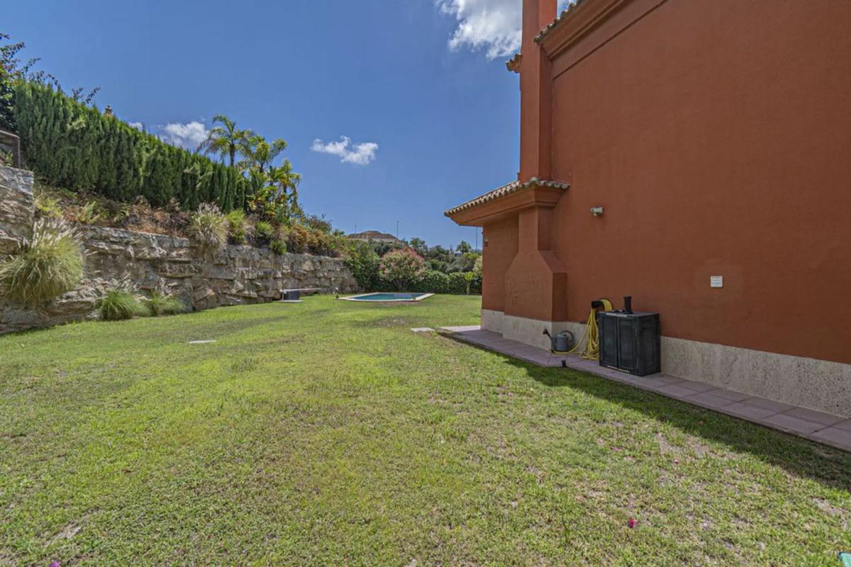 Sprzedaż niezależnego domku jednorodzinnego w Calle Birdie, Marbella photo 5