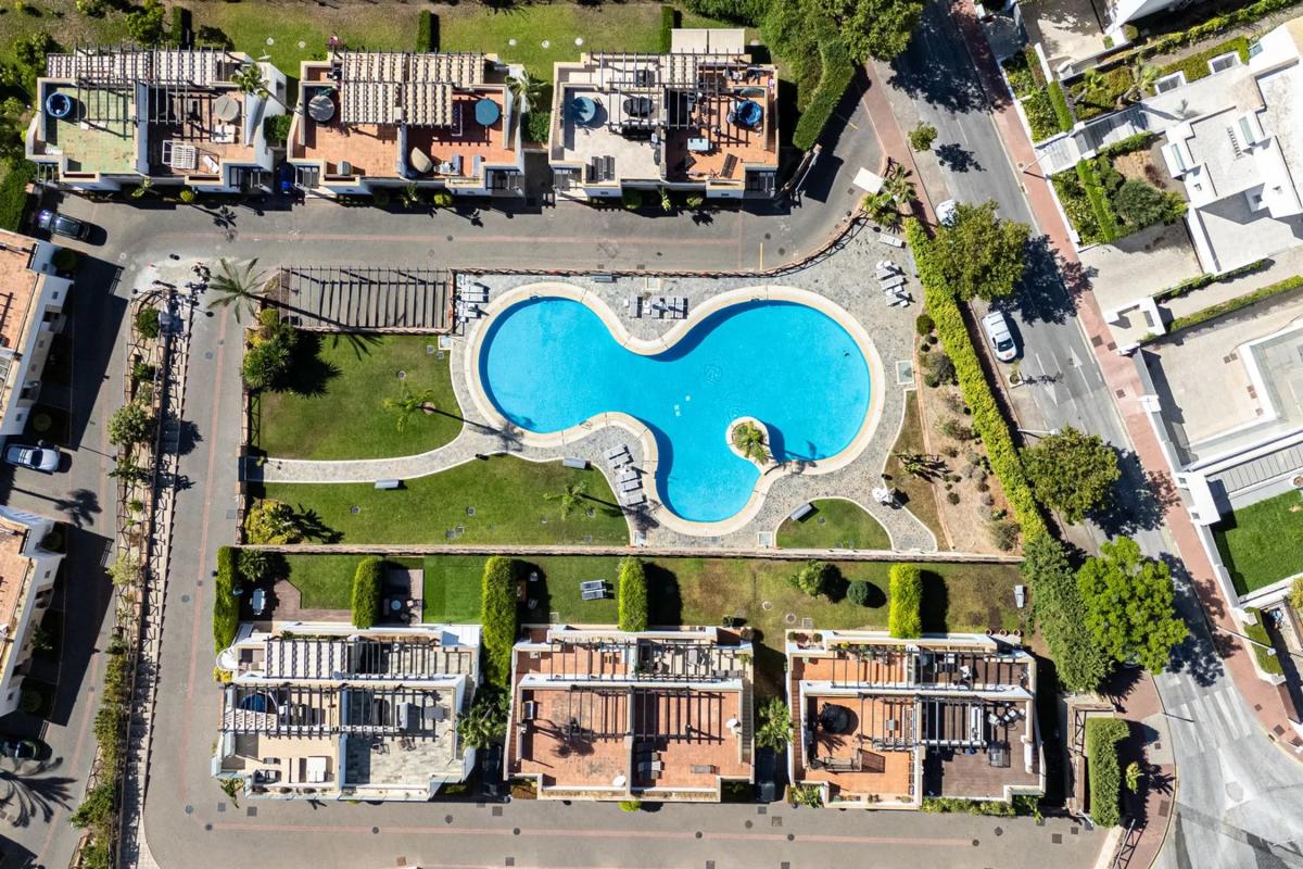 Venta de chalet adosado en Calle Birdie , Marbella photo 2