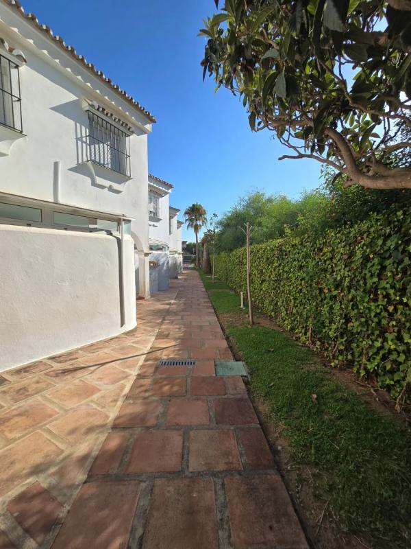 Продажа таунхауса в  Avenida Playas Andaluzas , Марбелла photo 2