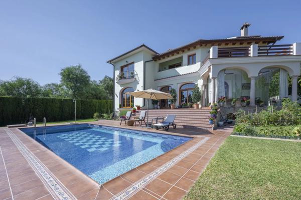 Chalet wolnostojący na sprzedaż w Barrio El Rosario-Ricmar, Marbella photo 1