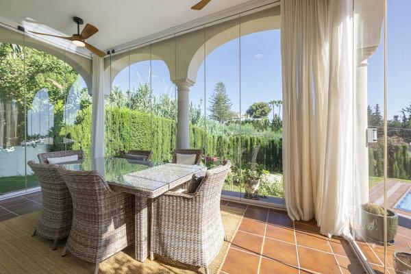 Chalet wolnostojący na sprzedaż w  Barrio El Rosario-Ricmar, Marbella photo 4