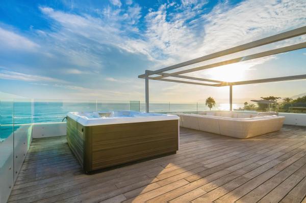 Chalet wolnostojący na sprzedaż w Barrio Costabella, Marbella photo 1