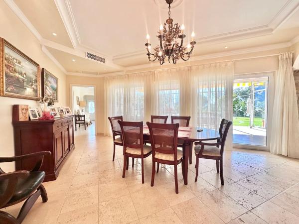 Chalet wolnostojący na sprzedaż w Calle Algarrobos los, Marbella photo 1