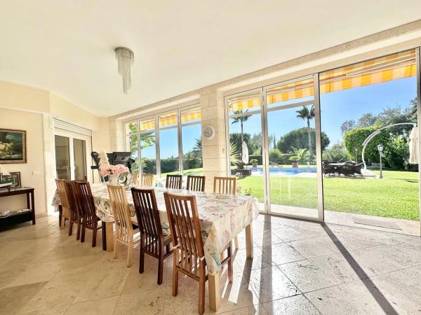 Chalet wolnostojący na sprzedaż w Calle Algarrobos los, Marbella thumbnail 1