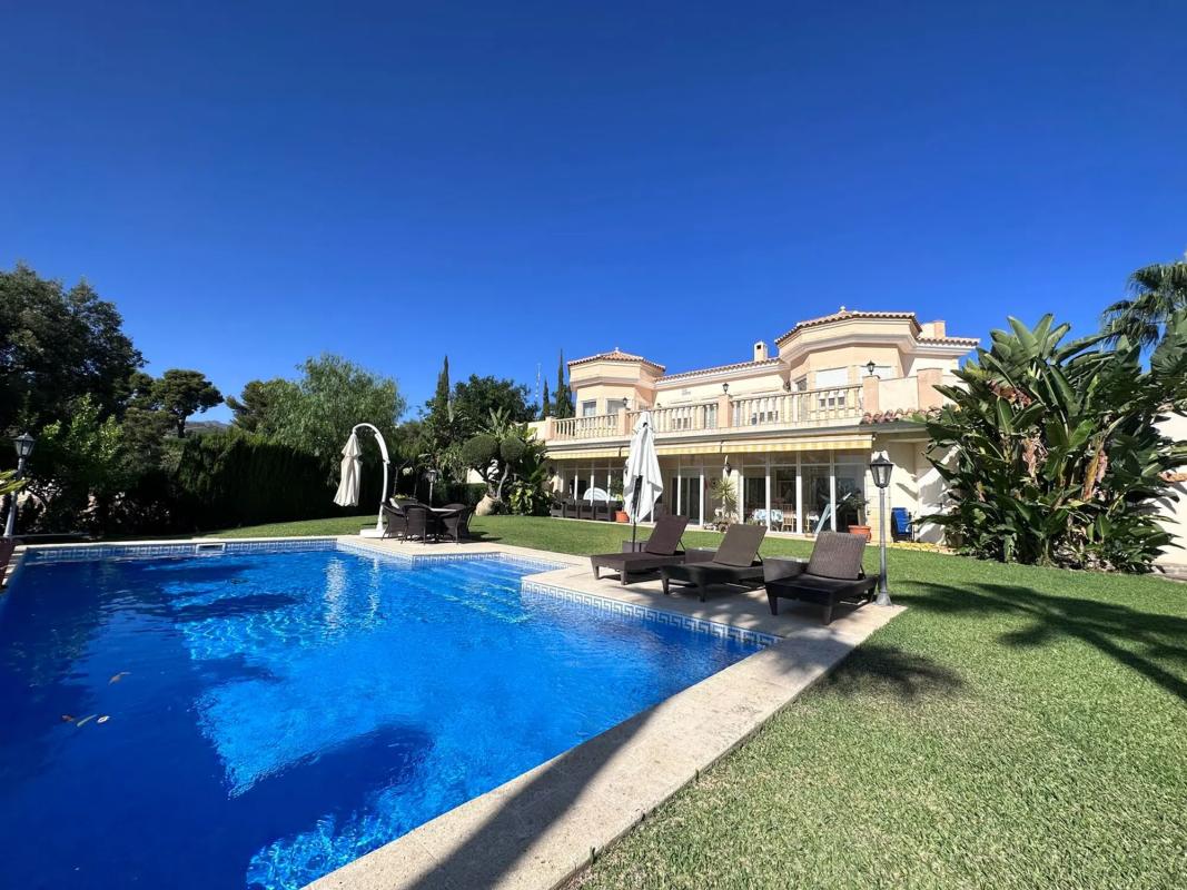 Sprzedaż niezależnego domku jednorodzinnego w  Calle Algarrobos los, Marbella photo 3