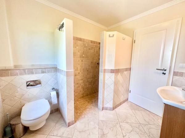 Chalet wolnostojący na sprzedaż w  Calle Algarrobos los, Marbella photo 4